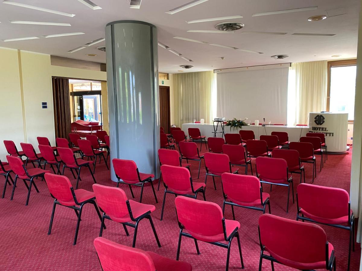 Hotel Grassetti Piediripa Bagian luar foto